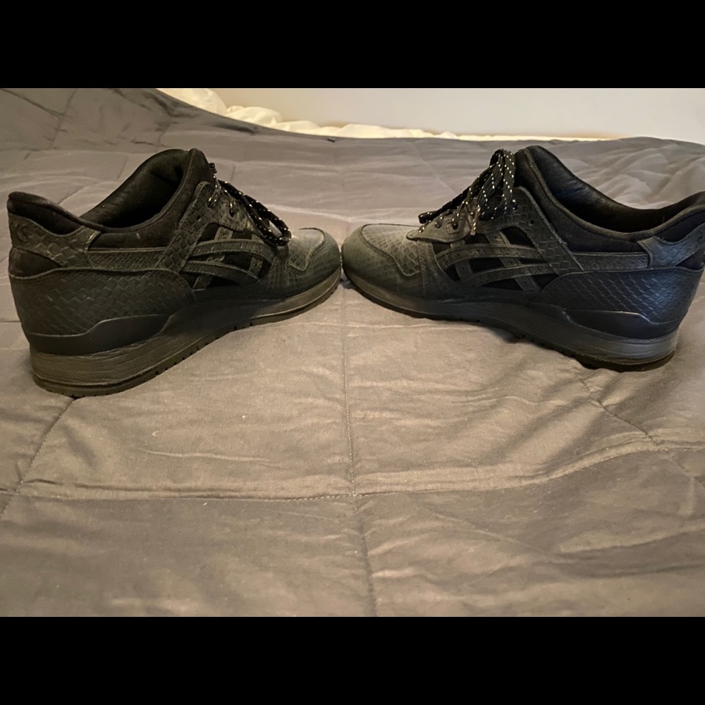 Men’s ASICS triple black Gel Lyte III sz 10